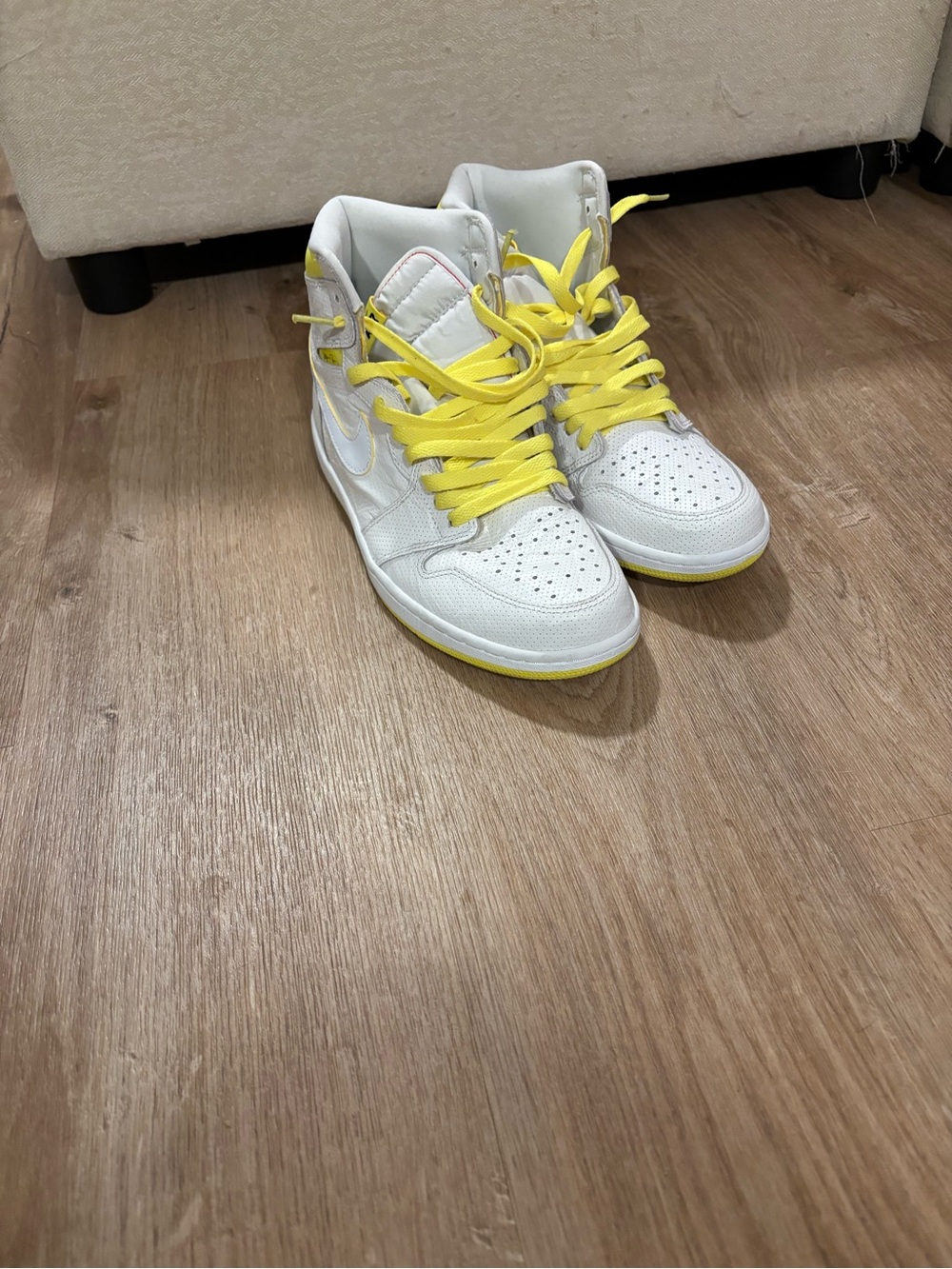 White and yellow Jordan retro high OG first class flight (no box)